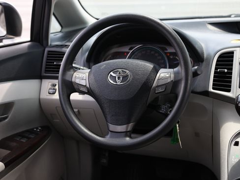 Used 2011 Toyota Venza FWD image 33