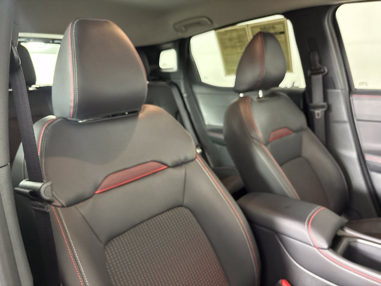 Used 2025 Nissan Kicks SR AWD/4WD image 27