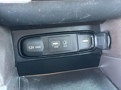 Used 2020 Hyundai Santa Fe SE image 28