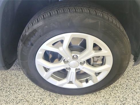 Used 2024 Jeep Compass Latitude AWD/4WD image 13