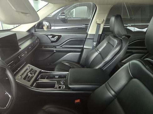 Certified 2023 Lincoln Aviator 2WD image 3