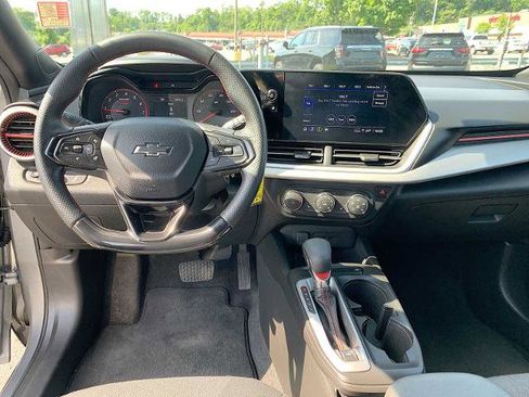 New 2024 Chevrolet Trax RS w/ Sunroof Package FWD image 19