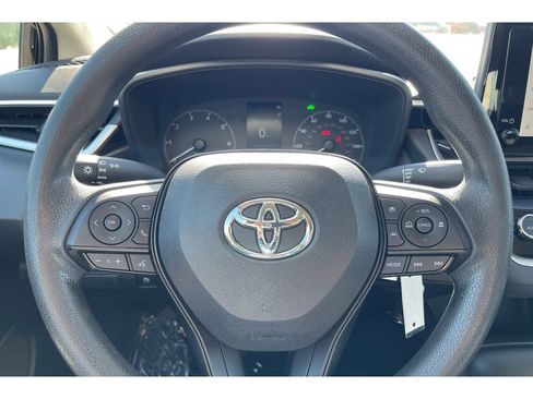 Used 2023 Toyota Corolla LE image 31