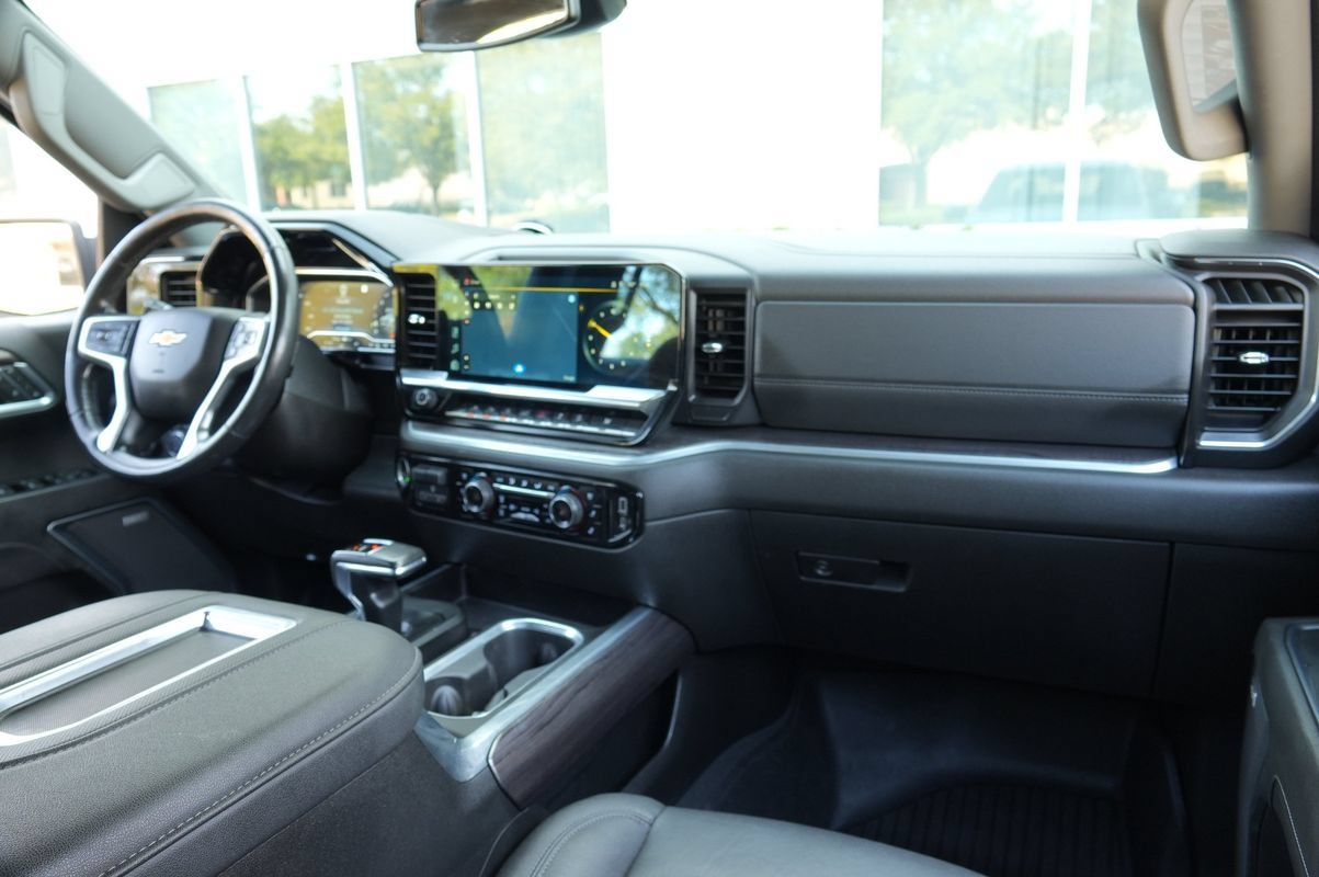 Used 2022 Chevrolet Silverado 1500 LTZ AWD/4WD image 7