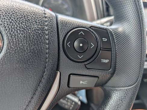 Used 2017 Toyota RAV4 LE FWD image 17