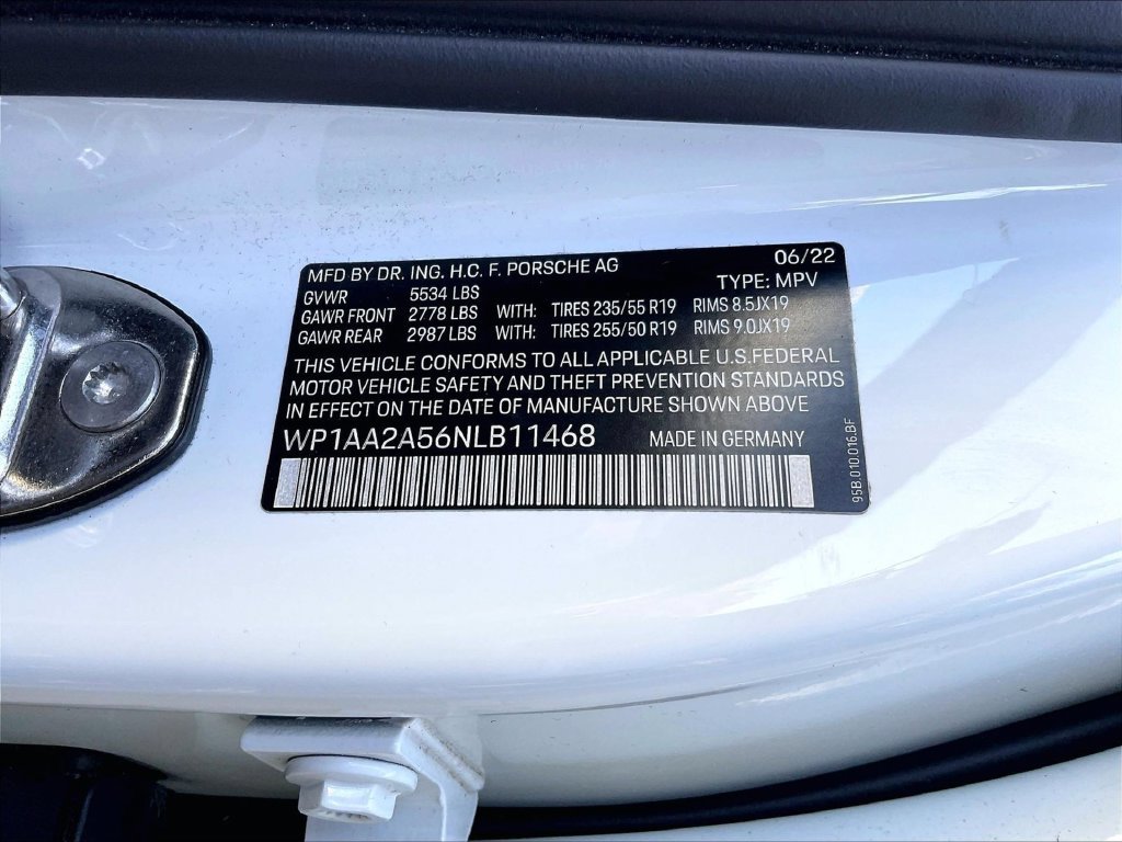 Certified 2022 Porsche Macan AWD/4WD image 35