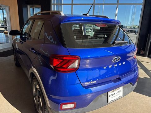 Used 2024 Hyundai Venue SEL FWD image 9