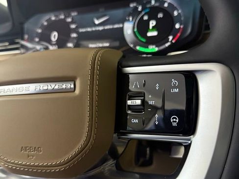 Certified 2025 Land Rover Range Rover SE AWD/4WD image 36