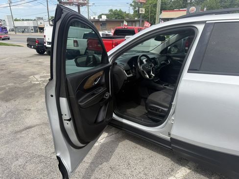 Used 2019 GMC Terrain SLE w/ Driver Convenience Package FWD image 15