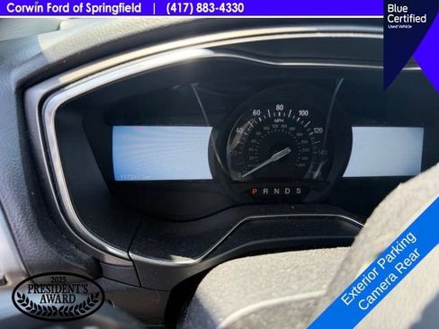 Used 2017 Ford Fusion SE w/ Fusion SE Technology Package FWD image 16