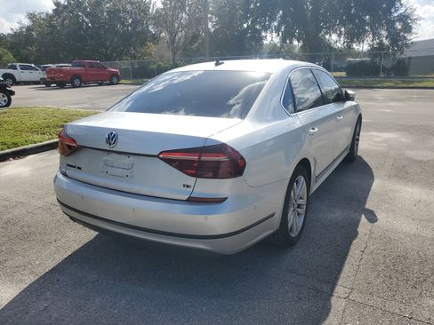 Used 2017 Volkswagen Passat 1.8T SEL Premium image 5