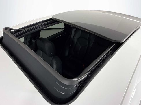New 2026 Porsche Macan AWD/4WD image 23