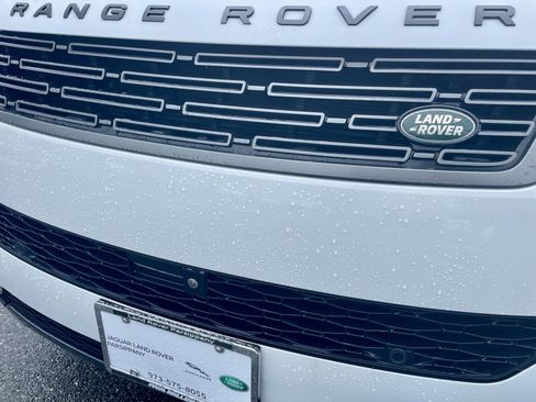 Used 2024 Land Rover Range Rover Sport SE AWD/4WD image 32