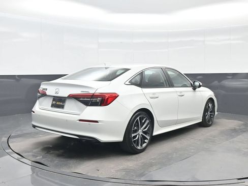 Used 2022 Honda Civic Touring image 6