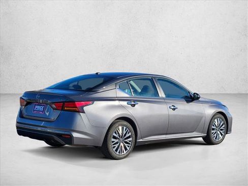 Used 2024 Nissan Altima 2.5 SV image 5