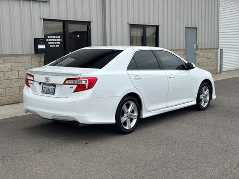 Used 2014 Toyota Camry SE w/ Fleet Convenience Package FWD image 3