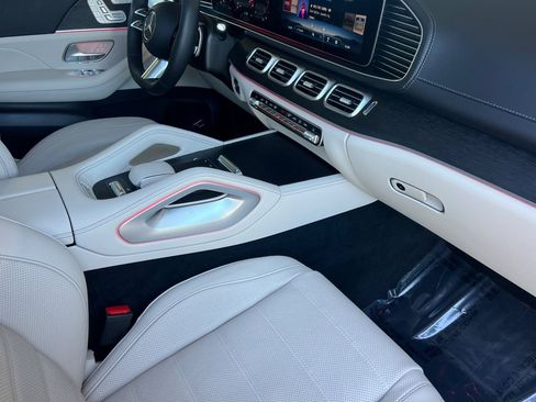 Used 2026 Mercedes-Benz GLS 580 4MATIC image 35