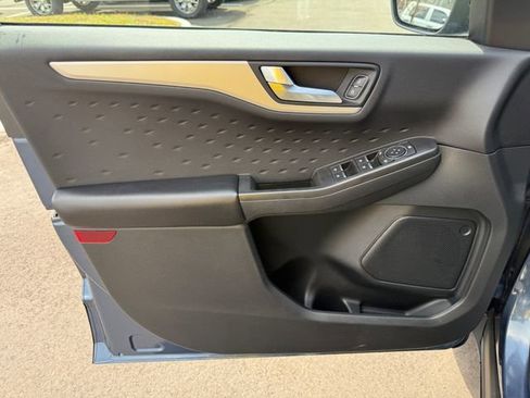 Used 2020 Ford Escape SE Sport image 3