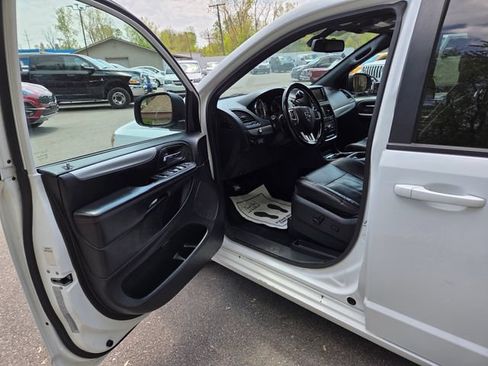 Used 2020 Dodge Grand Caravan GT FWD image 11
