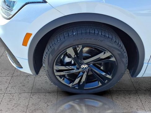 Used 2024 Volkswagen Tiguan SE R-Line image 6