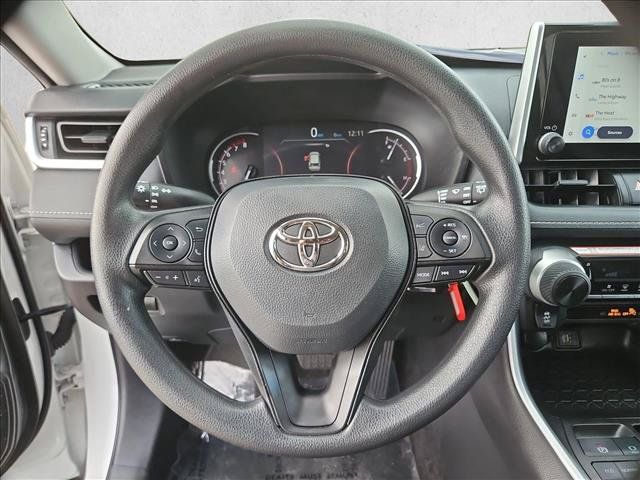 Used 2025 Toyota RAV4 LE AWD/4WD image 13
