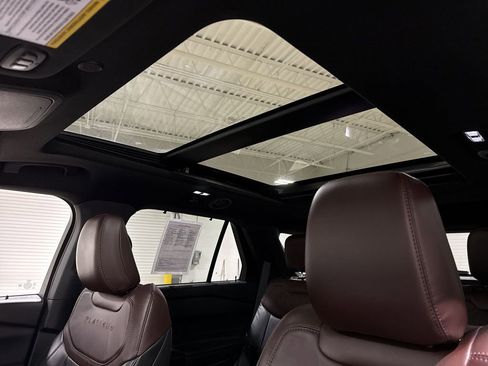 Used 2022 Ford Explorer Platinum w/ Equipment Group 601A AWD/4WD image 20