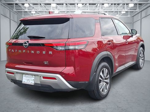Used 2023 Nissan Pathfinder SL AWD/4WD image 5