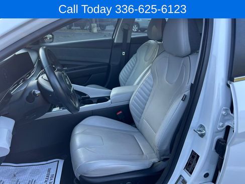 Used 2022 Hyundai Elantra Limited FWD image 13