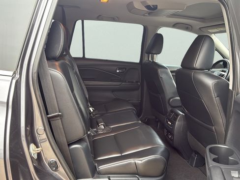 Used 2019 Honda Pilot Touring image 12