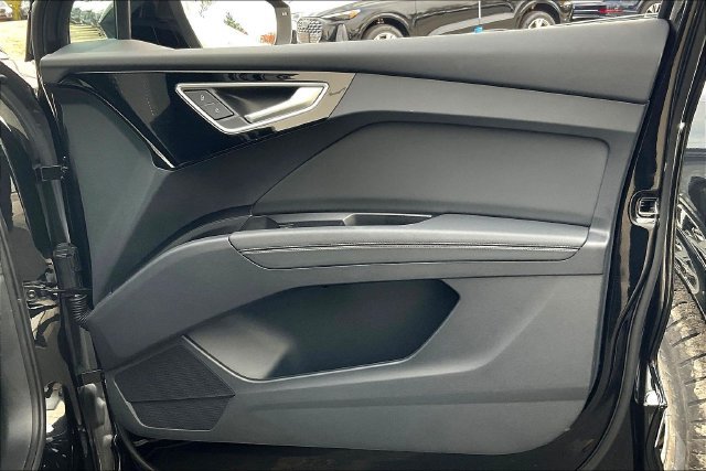 Used 2025 Audi Q4 e-tron Prestige AWD/4WD image 23