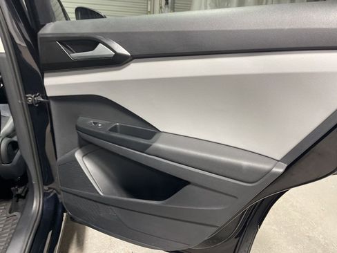 Used 2022 Volkswagen Taos SEL w/ Panoramic Sunroof Package image 13