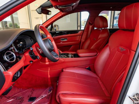 Used 2022 Bentley Bentayga AWD/4WD image 9