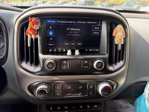 Used 2021 Chevrolet Colorado Z71 w/ Safety Package AWD/4WD image 6