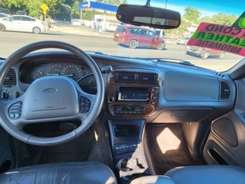 Used 2000 Ford Explorer Limited RWD image 8