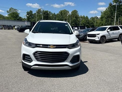 Used 2022 Chevrolet Trax LT w/ LT Convenience Package AWD/4WD image 9