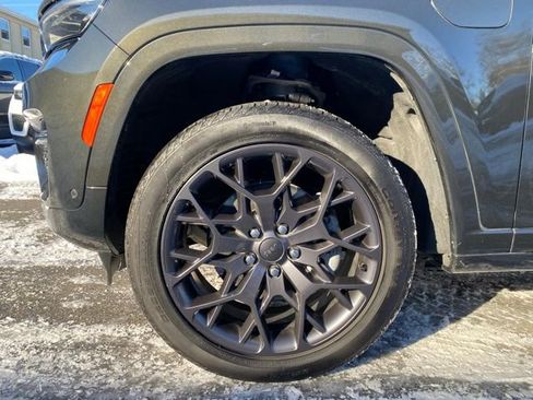 Used 2023 Jeep Grand Cherokee Summit image 17