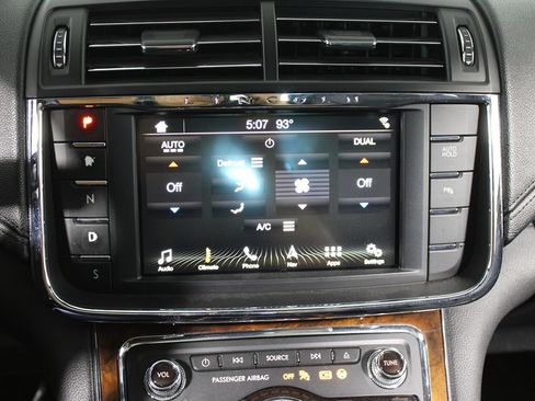 Used 2017 Lincoln Continental Select FWD image 19
