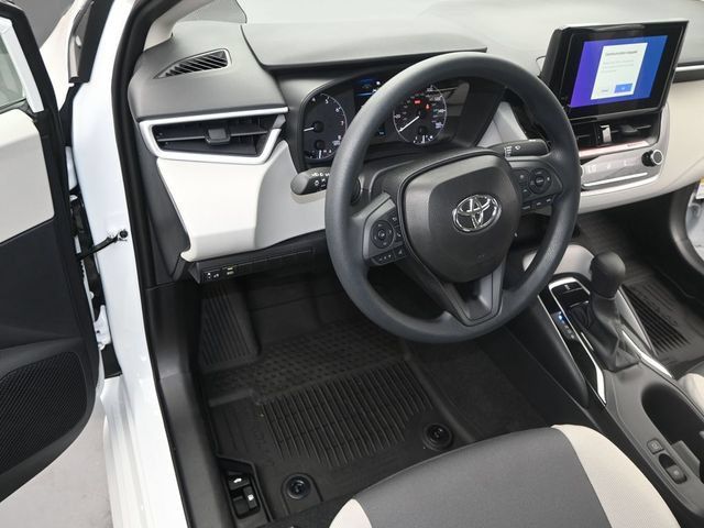 Used 2025 Toyota Corolla LE FWD image 4