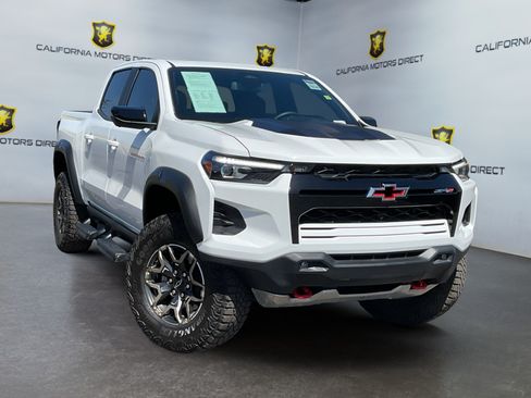Used 2024 Chevrolet Colorado ZR2 w/ Technology Package AWD/4WD image 3