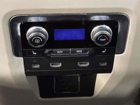 Used 2023 GMC Yukon Denali w/ Denali Reserve Package image 24