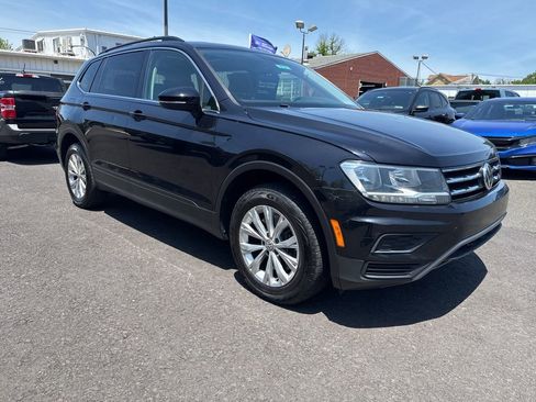 Used 2019 Volkswagen Tiguan SE w/ Panoramic Sunroof Package AWD/4WD image 3