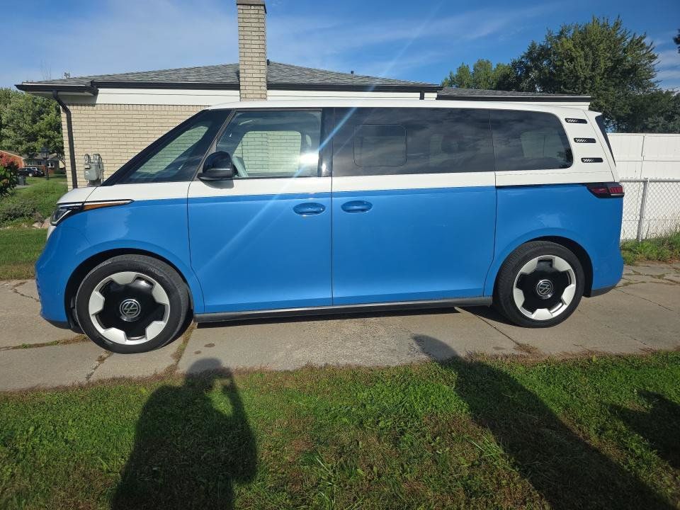 Used 2025 Volkswagen ID. Buzz Pro S Plus AWD/4WD image 14