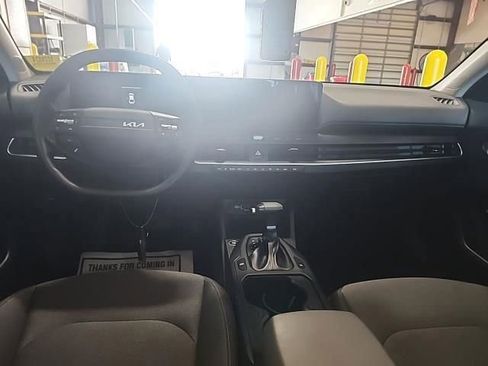 Used 2025 Kia K4 LXS image 10