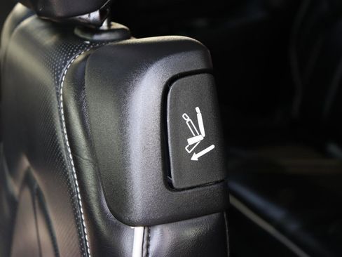 Used 2025 Chrysler Pacifica Limited FWD image 31
