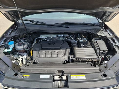 Used 2022 Volkswagen Tiguan SE w/ Panoramic Sunroof Package FWD image 35
