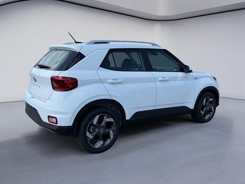New 2026 Hyundai Venue SEL FWD image 5