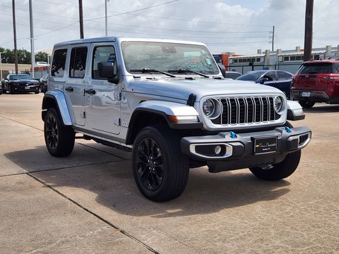 Used 2024 Jeep Wrangler Unlimited Sahara AWD/4WD image 4