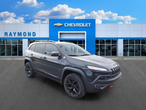Used 2016 Jeep Cherokee Trailhawk w/ Comfort/Convenience Group AWD/4WD image 1