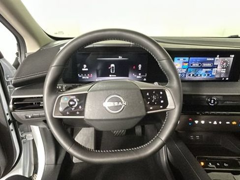 Used 2025 Nissan Murano SV FWD image 14