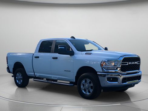 Used 2024 RAM 2500 Big Horn AWD/4WD image 38